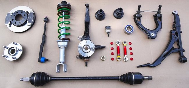 A suspensão é o sistema que liga as rodas ao chassi do veículo e tem como objetivo absorver os impactos e irregularidades do solo, garantindo conforto, estabilidade e segurança na condução.